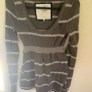 Long sleeve grey and white stripped pullover